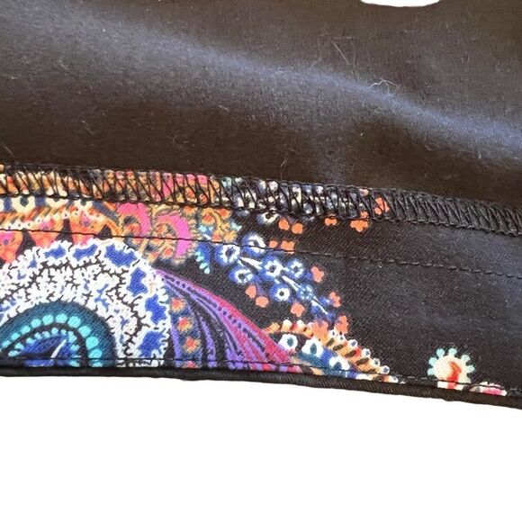 Vera Bradley Black Scrub Top. Size XL. Great Condition!! - Picture 6 of 10